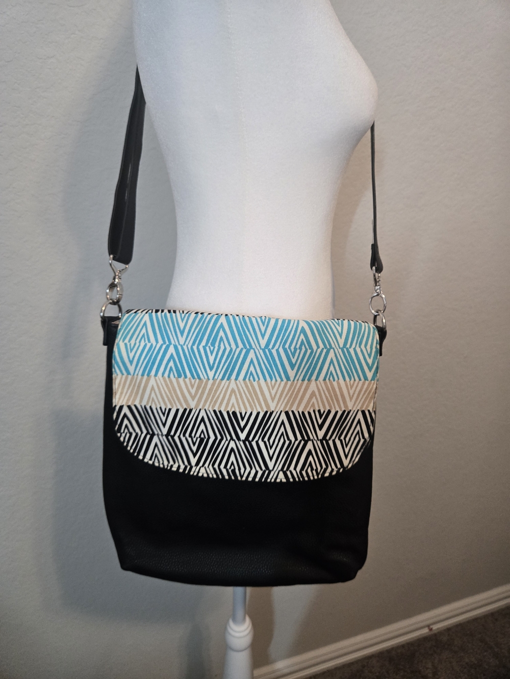 Thirty-One Black Crossbody Bag with Assorted Coral and Patterned Pouches
